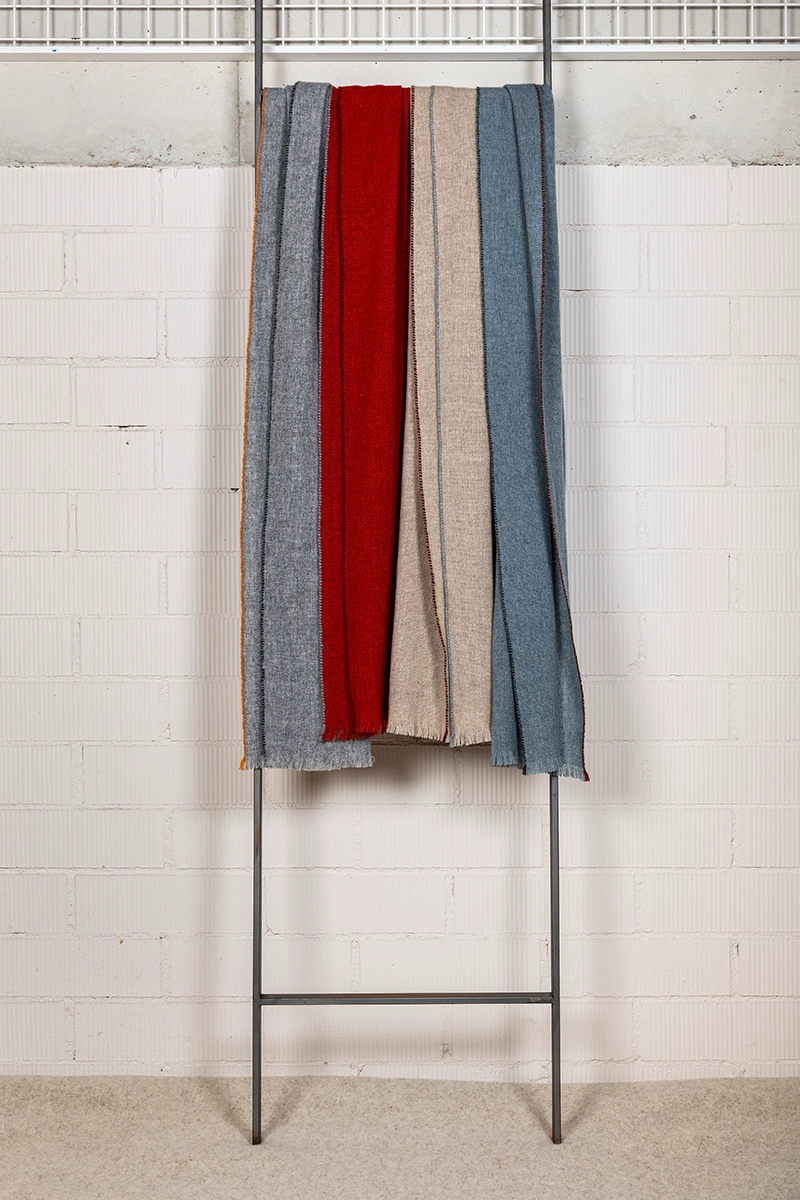 chales cashmere colores vivos, rojo, verde, y grises