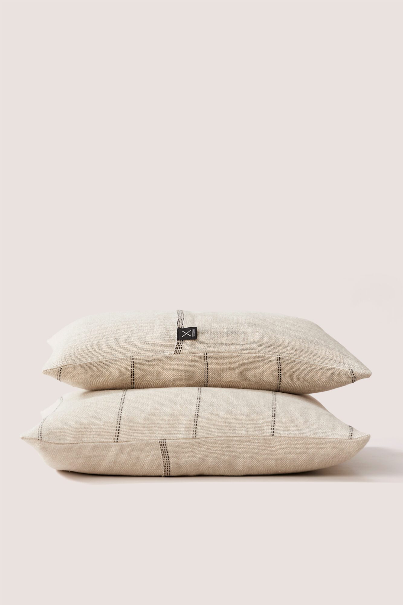 Cushion from the ABANS collection in 100% European linen 