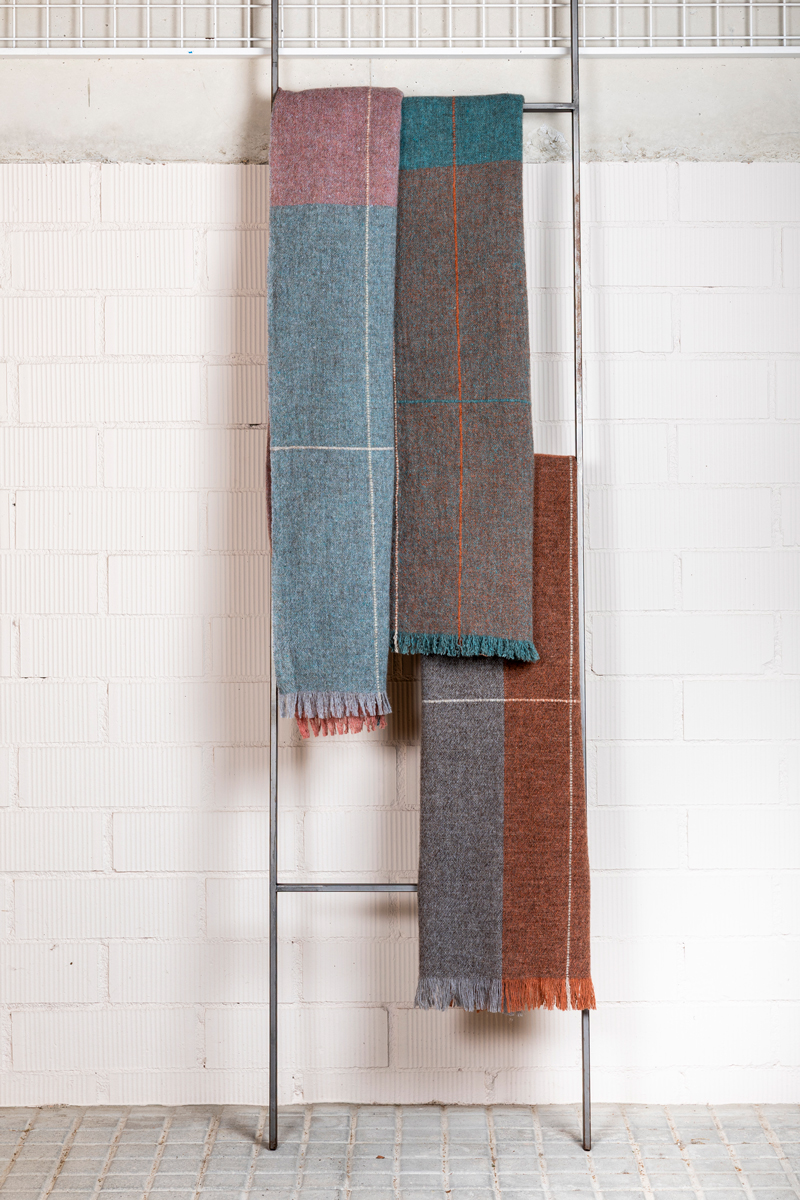 Nomad shawl in merino wool and baby yak handwoven in Barcelona | Nomad chal en lana merino y baby yak tejido en telar manual en Barcelona