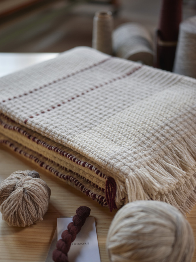 ecological merino wool with dark copper details