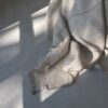 Colcha de lino en cama doble certificada la trazabilidad a través de Master of Linen