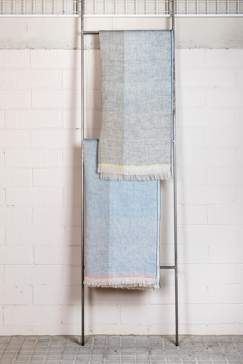 VENUS Shawl in european certified linen handwoven in Barcelona | Chal Venus en 100% lino europeo certificado tejido en telar manual en Barcelona