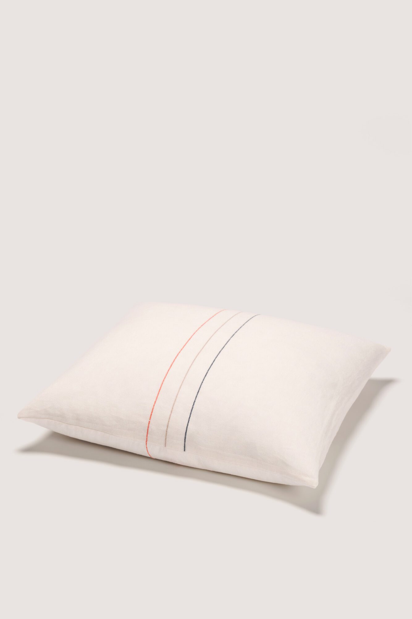 Zenit cushion european certified linen to commemorate our 40th anniversary. Cojín de lino europeo certificado conmemorativo 40º aniversario tejido en telar manual