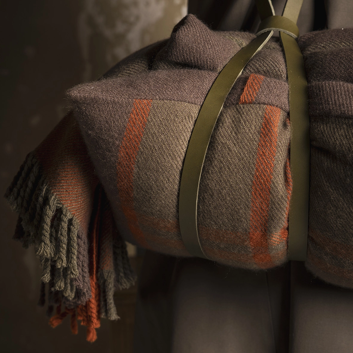 Kit de viaje manta de lana cashmere y cojin a juego