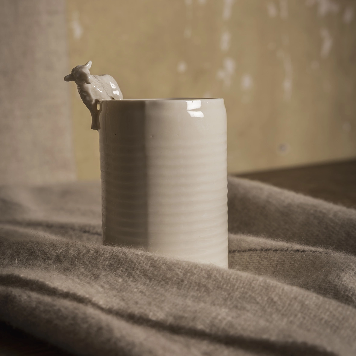 Pieza porcelana artesanal oveja taza