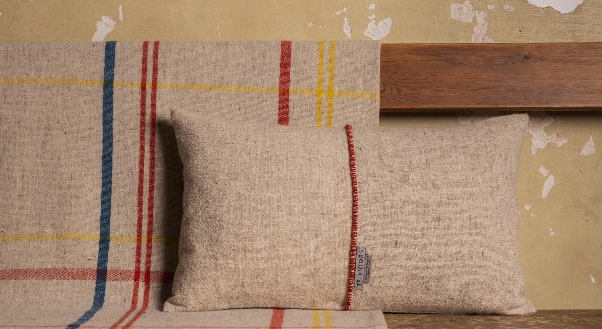 Manta lana merina artesanal y cojín lana merino