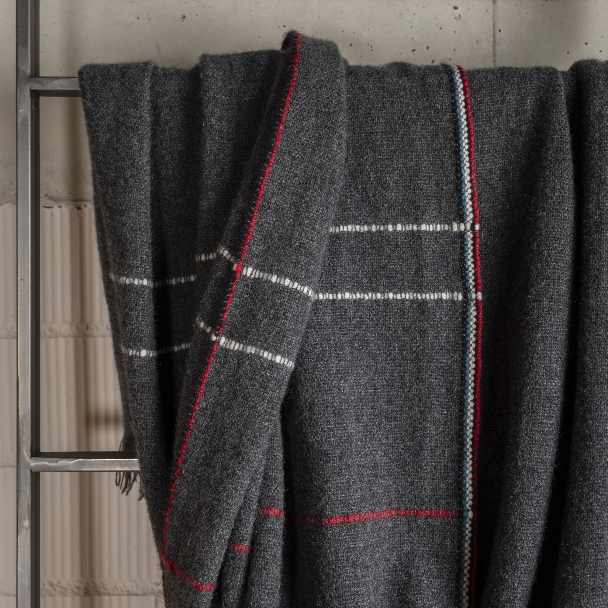 Chal cashmere negro Thyssen inspirado obra de arte